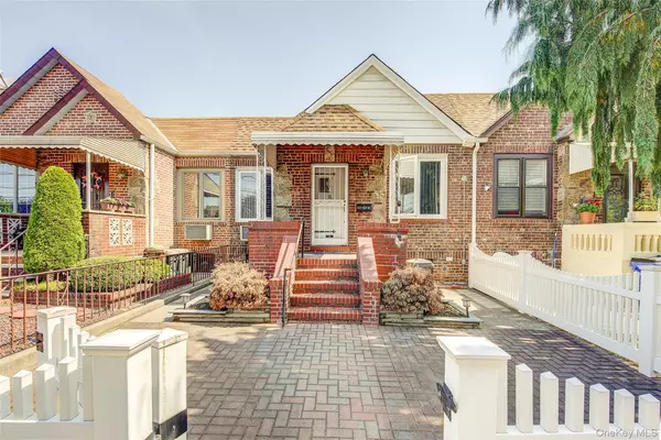 Middle Village, NY 11379,82-91 Caldwell AVE
