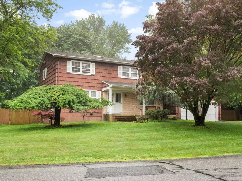 14 Ann BLVD, Chestnut Ridge, NY 10977
