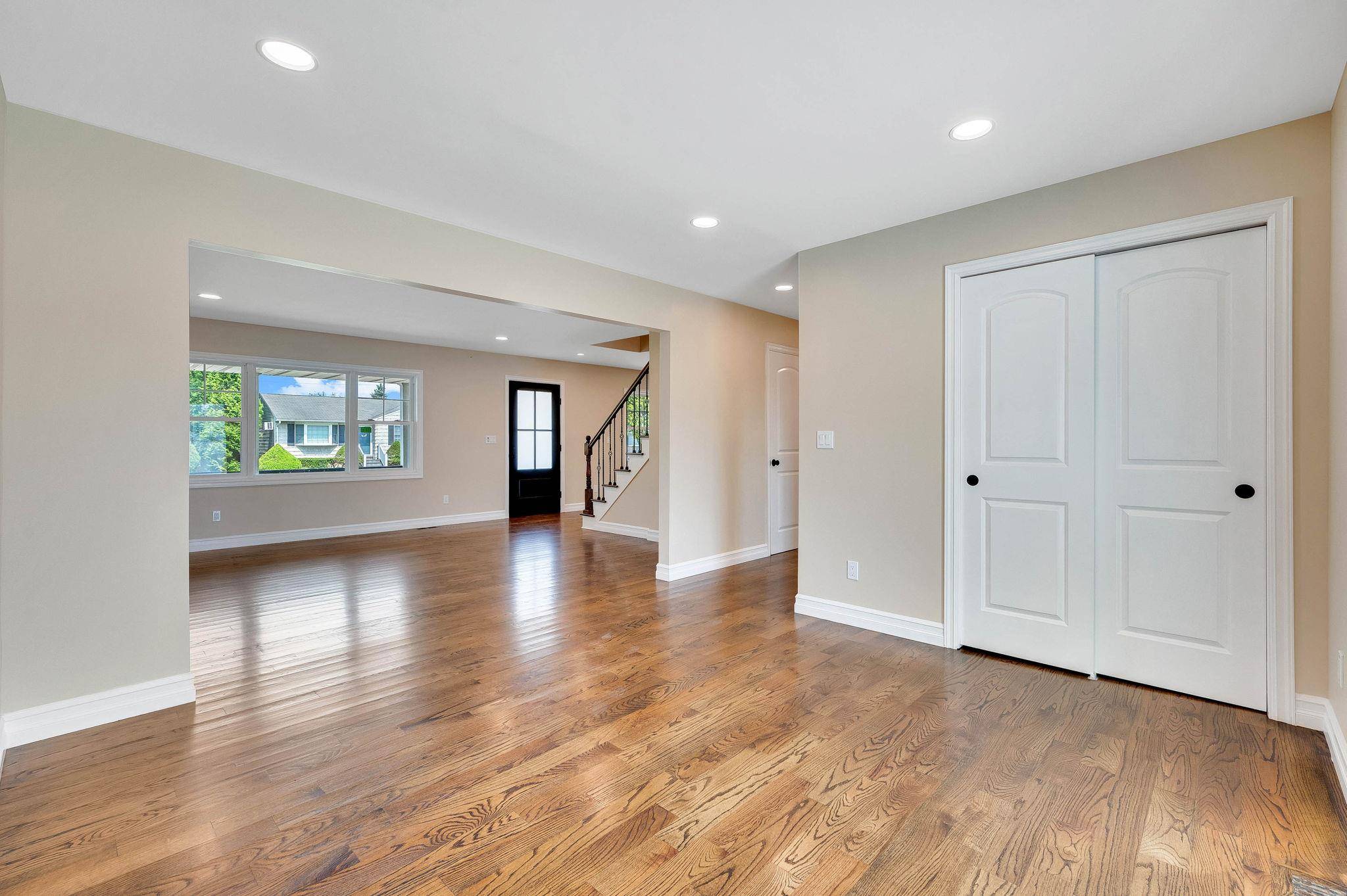 Lindenhurst, NY 11757,339 Deauville Pkwy