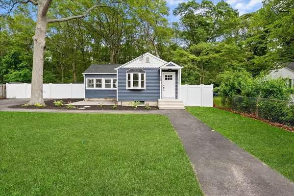 East Patchogue, NY 11772,239 Lake DR