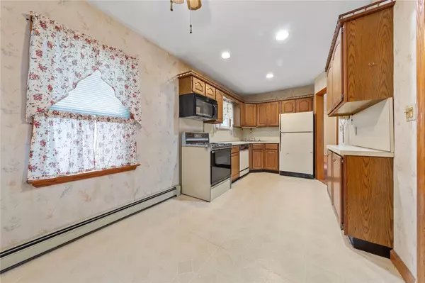 Fresh Meadows, NY 11365,48-67 187th ST