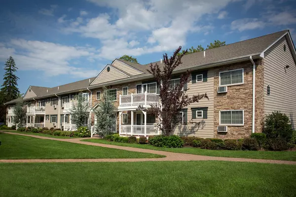 662 Veterans HWY #5-2F, Hauppauge, NY 11788