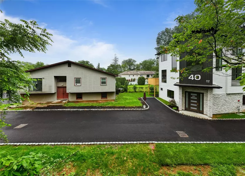 14 Singer AVE, Spring Valley, NY 10977