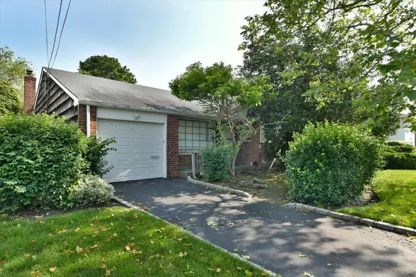 1903 George CT, Merrick, NY 11566