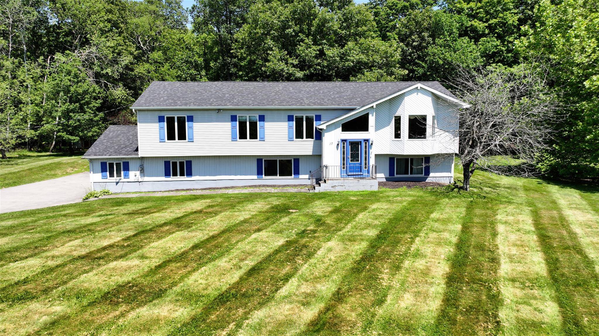 New Windsor, NY 12553,17 Purdy LN