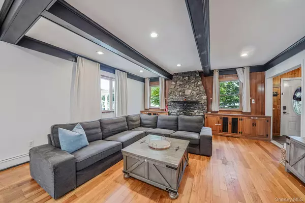 Malverne, NY 11565,17 Aberdeen ST