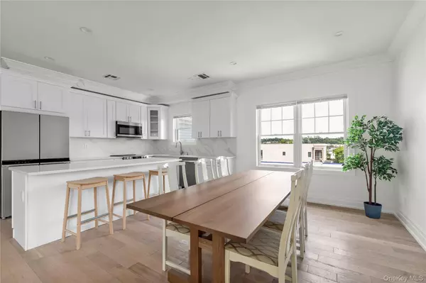 Port Washington, NY 11050,20 Secatoag AVE #3A