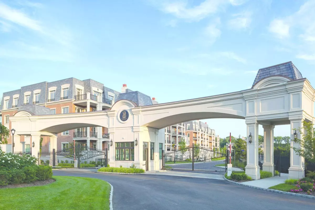 North Hills, NY 11040,6000 Royal CT #6312