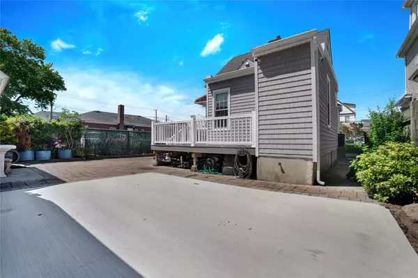 Rockaway Park, NY 11694,212 Beach 118th ST