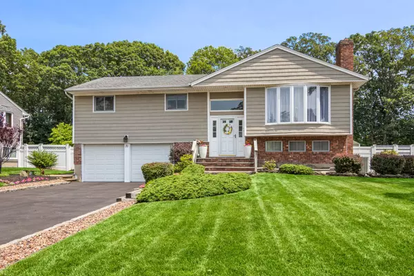 Smithtown, NY 11787,31 Sterling LN
