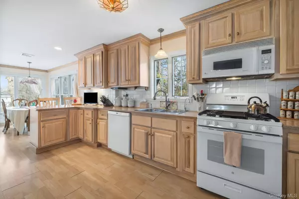 Valley Cottage, NY 10989,74 Lake RD