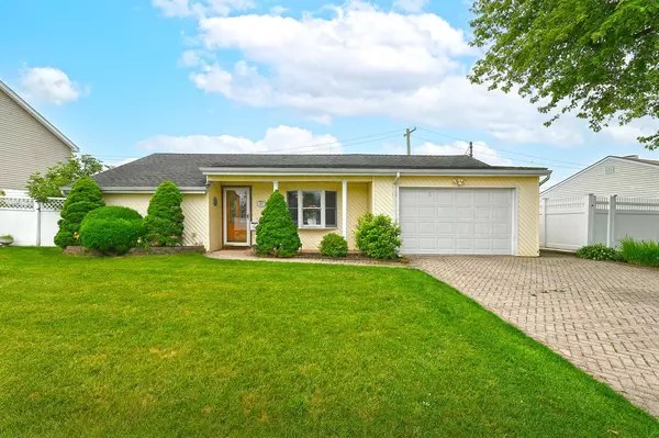 4281 Ludwig LN, Bethpage, NY 11714