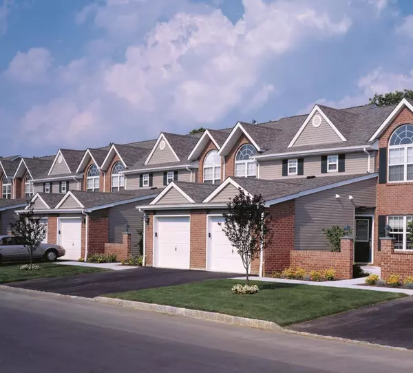 South Setauket, NY 11720,33 Neal #33