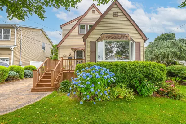 Seaford, NY 11783,3853 Lincoln ST