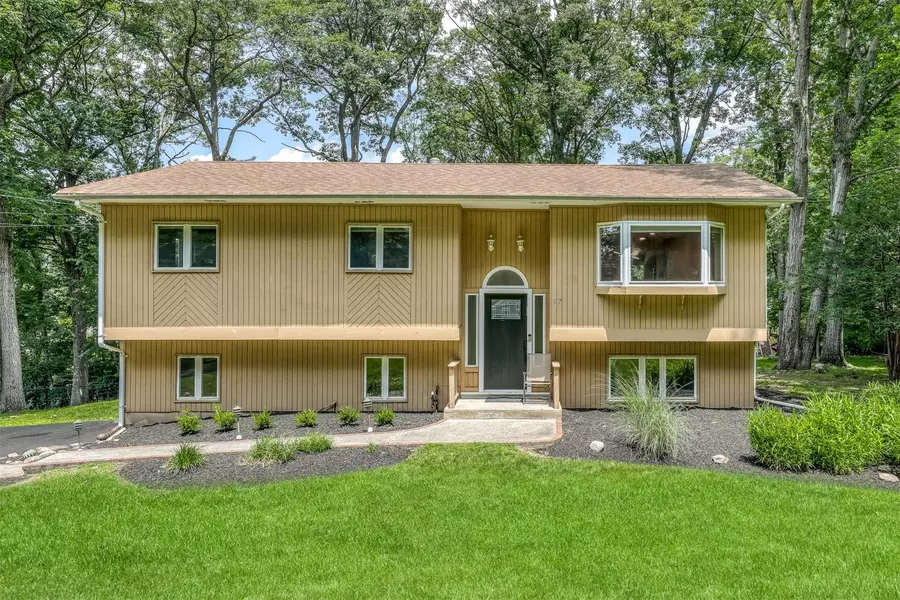 17 Onderdonk RD, Suffern, NY 10901