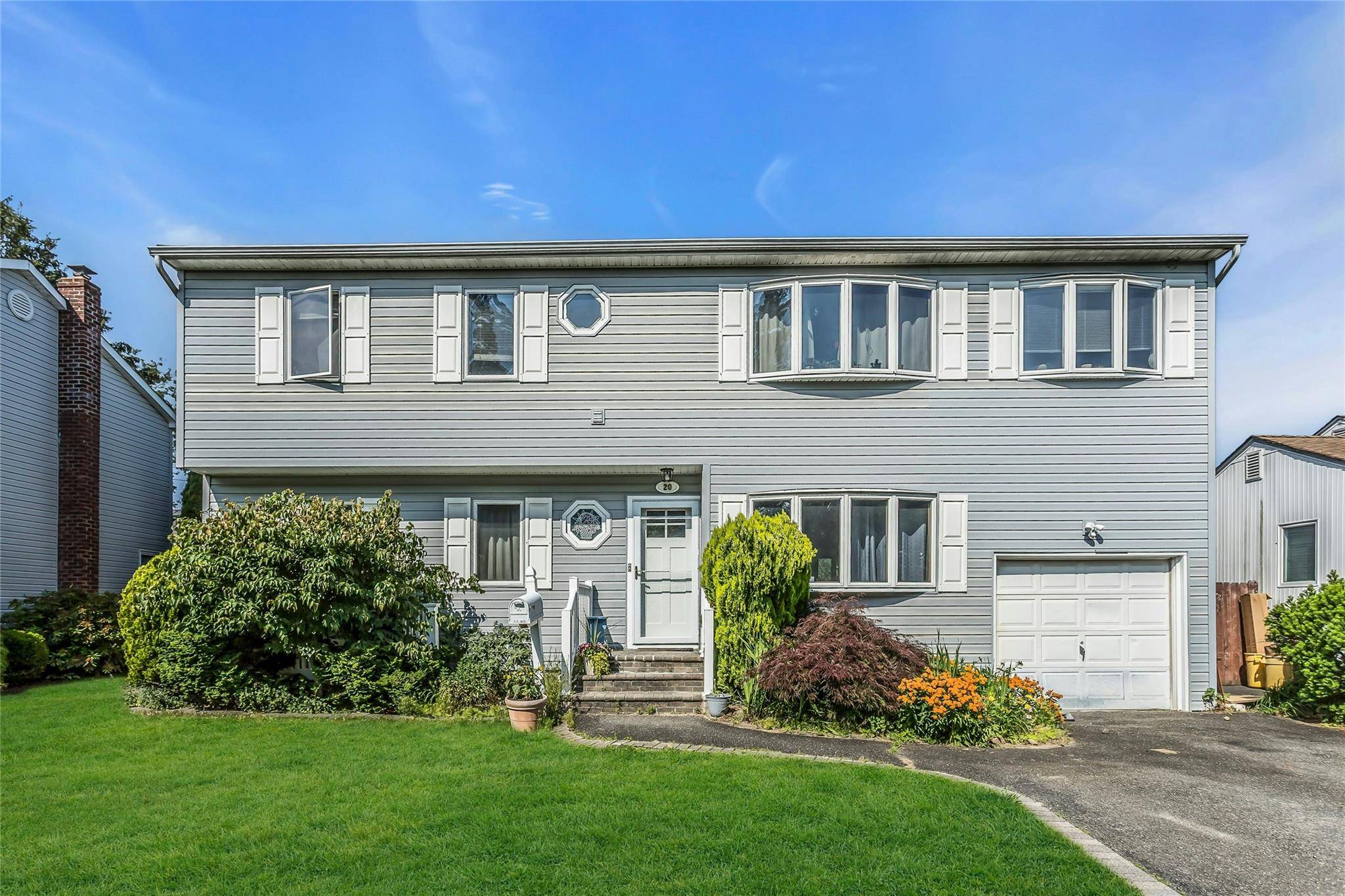 20 Wensley RD, Plainview, NY 11803