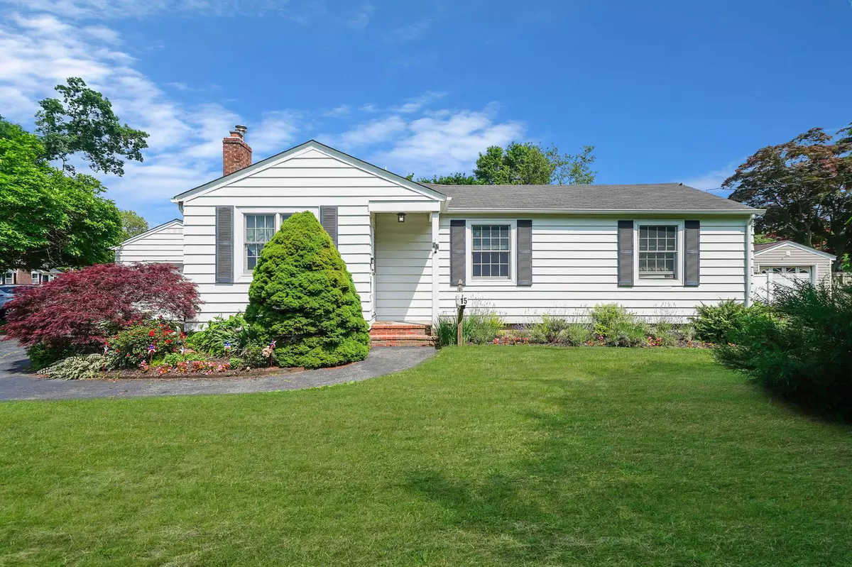 East Patchogue, NY 11772,15 Roosevelt BLVD