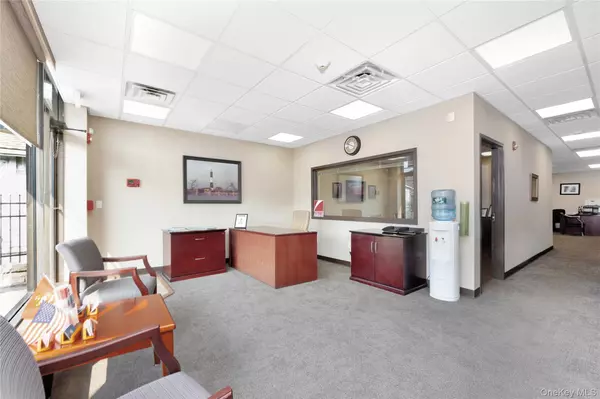 Lindenhurst, NY 11757,245-249 Montauk Highway