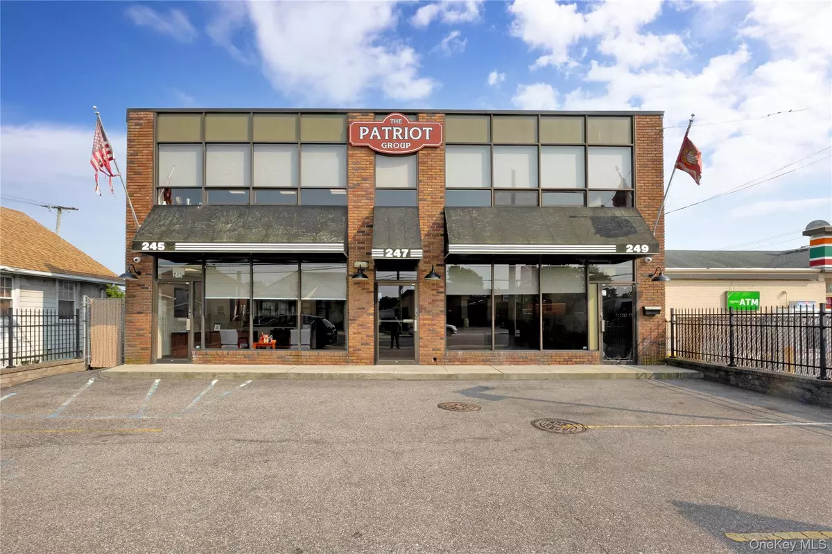 Lindenhurst, NY 11757,245-249 Montauk Highway