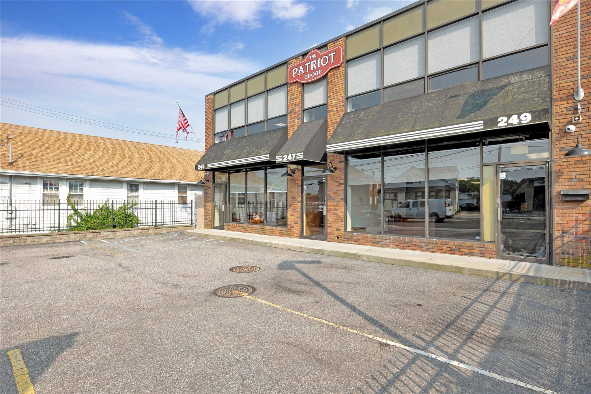 Lindenhurst, NY 11757,245-249 Montauk Highway