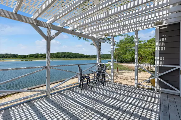 Southampton, NY 11968,286 Towd Point RD