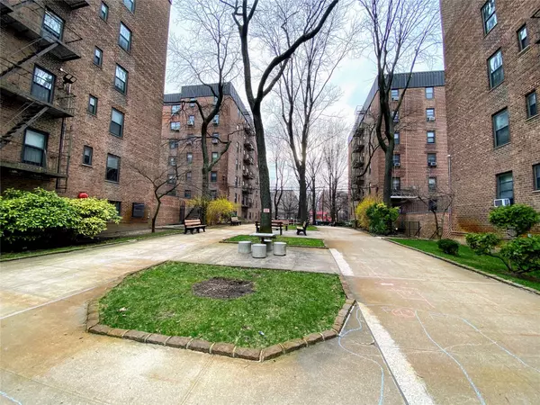 East Elmhurst, NY 11369,32-45 90 ST #607
