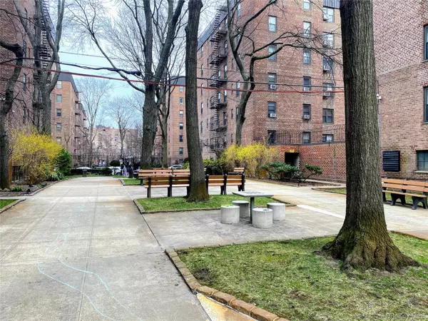East Elmhurst, NY 11369,32-45 90 ST #607