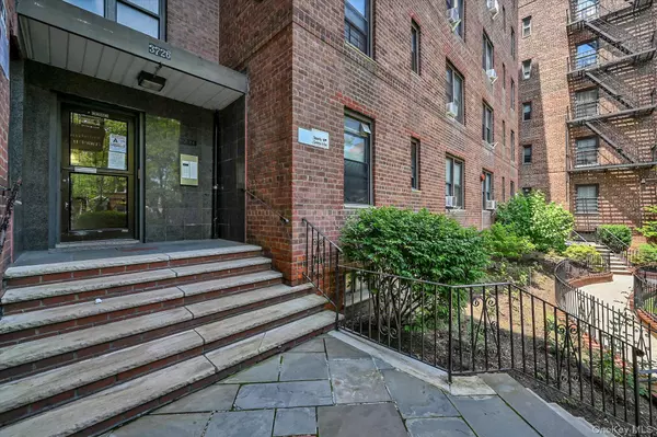 Jackson Heights, NY 11372,37-26 87th Street #4G