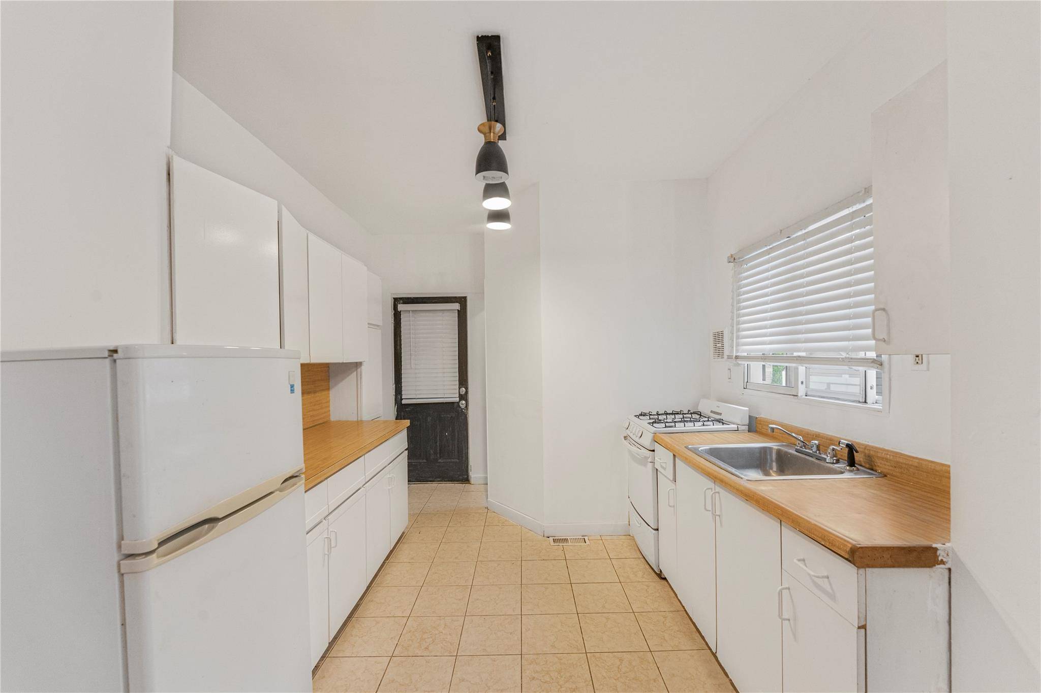 Kew Gardens, NY 11415,85-06 122nd ST
