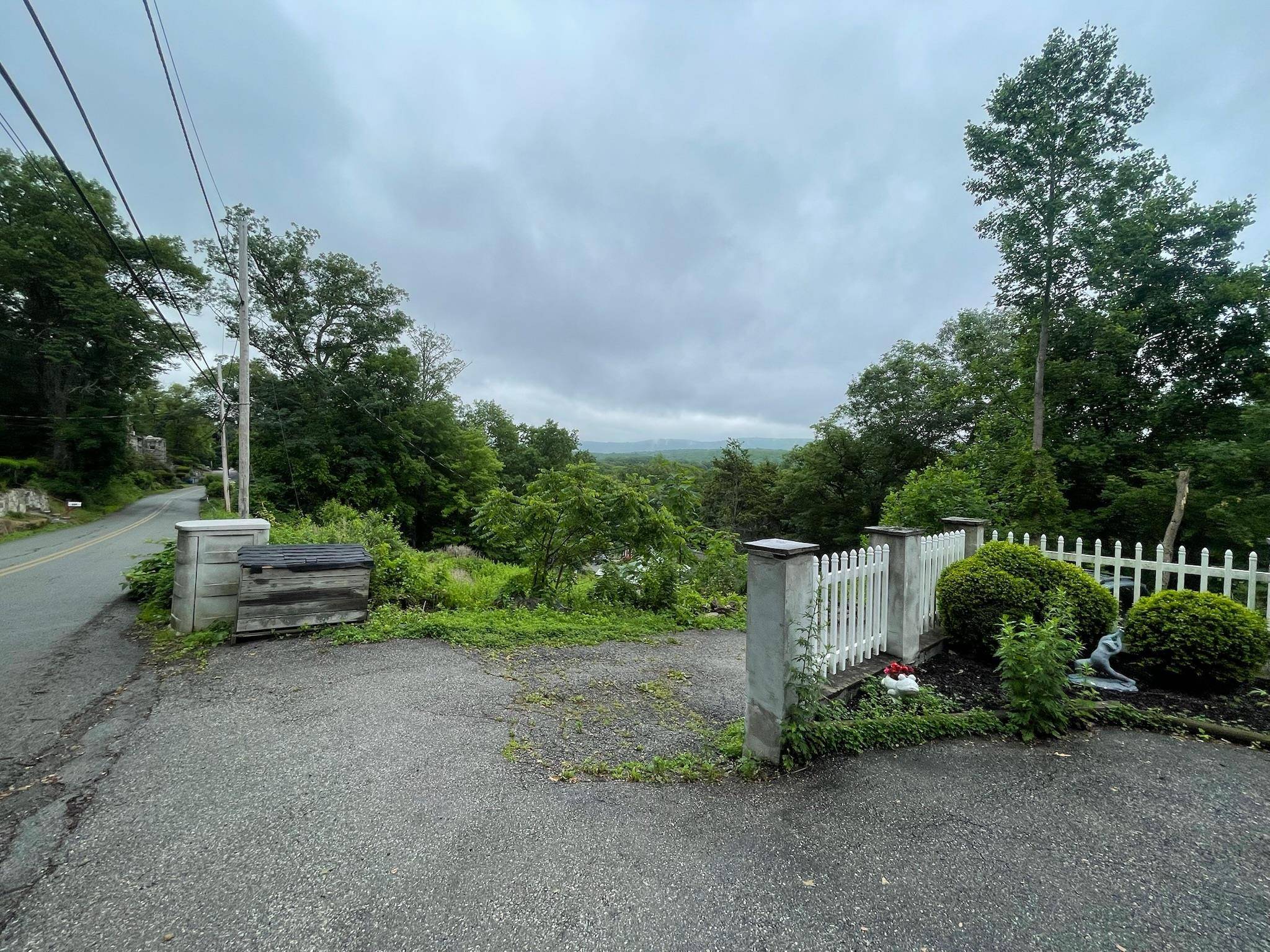 Lake Peekskill, NY 10579,126 Tanglewylde RD