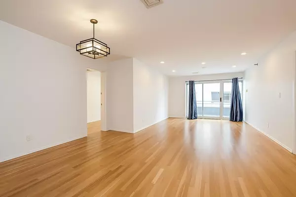 Great Neck, NY 11021,100 Cuttermill RD #3E