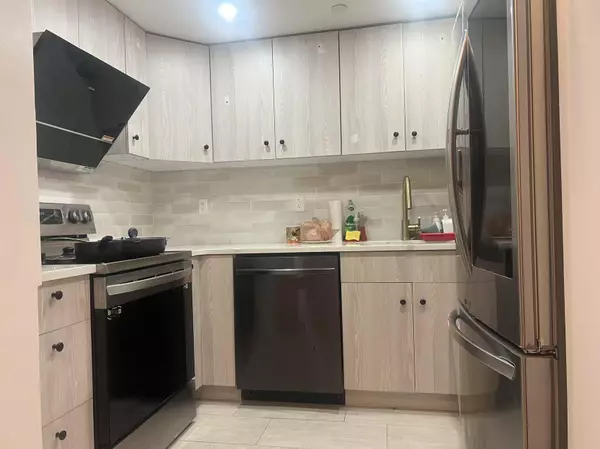 Great Neck, NY 11021,100 Cuttermill RD #3E