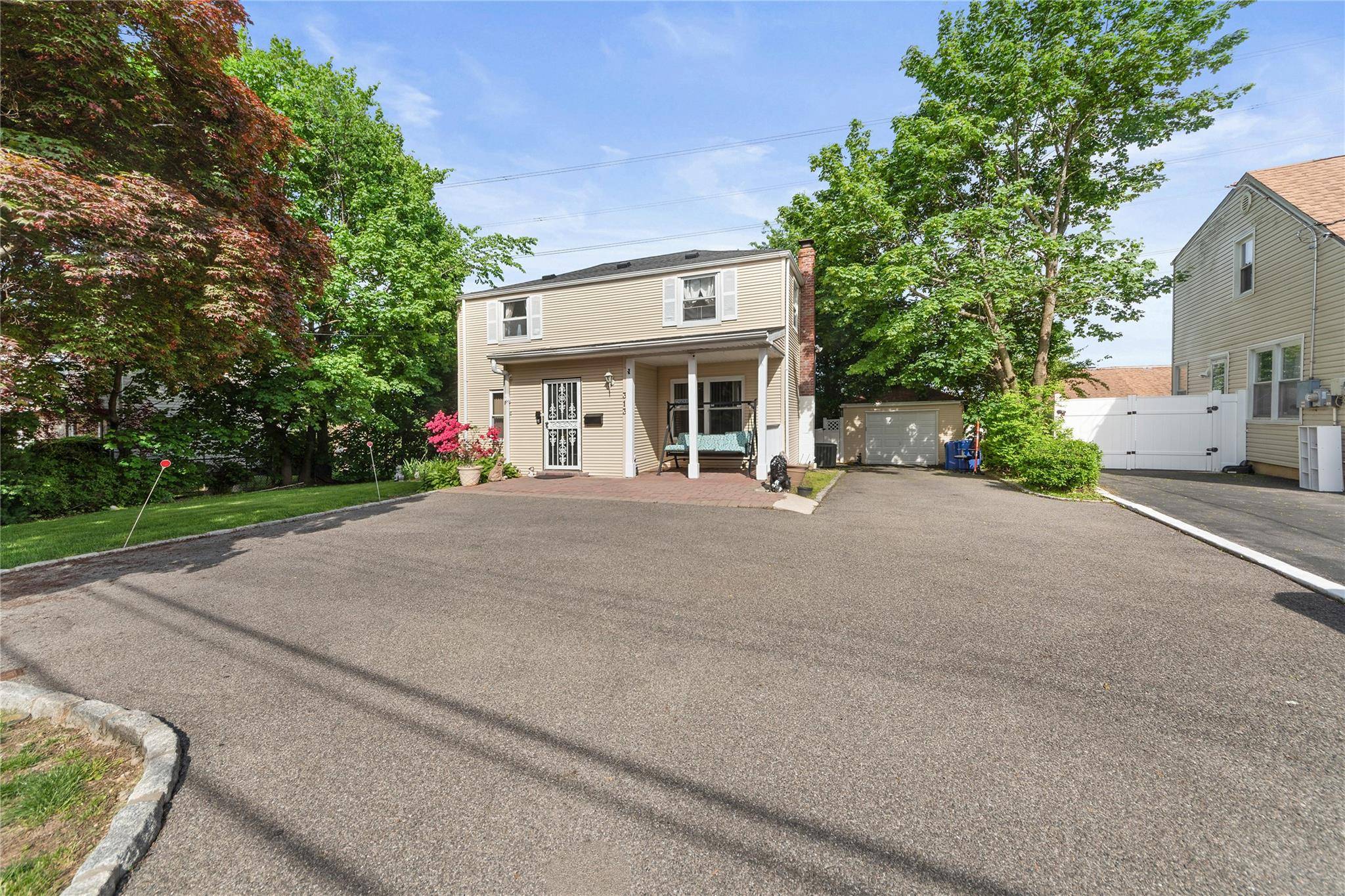 Yonkers, NY 10710,313 Concord RD