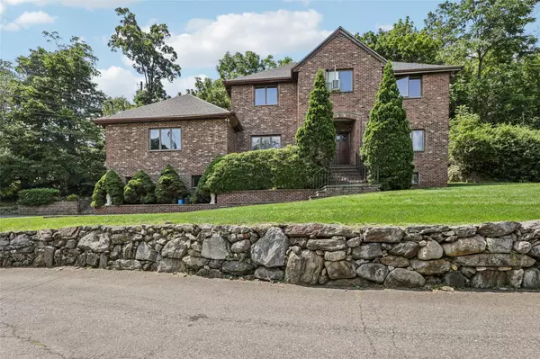 1 Thomas CT, Scarsdale, NY 10583