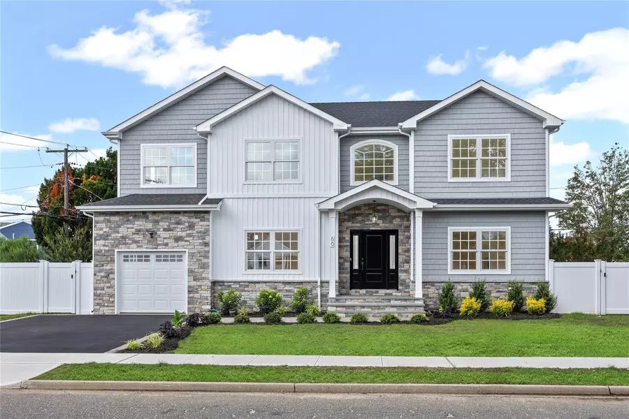 60 Schoolhouse RD, Levittown, NY 11756