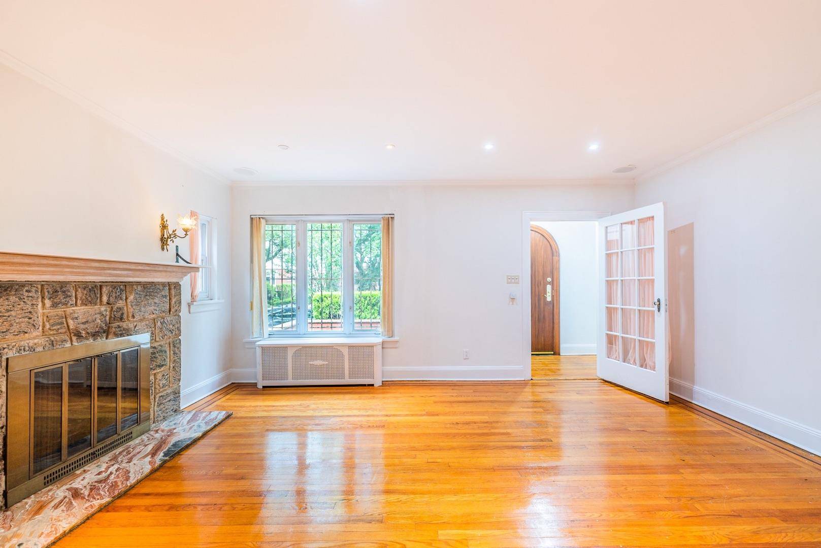 Rego Park, NY 11374,6419 Fitchett ST