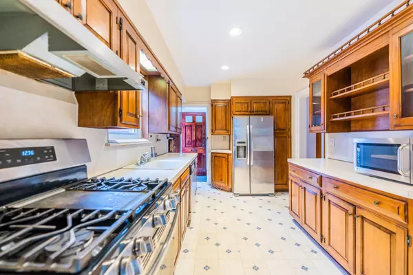Rego Park, NY 11374,6419 Fitchett ST