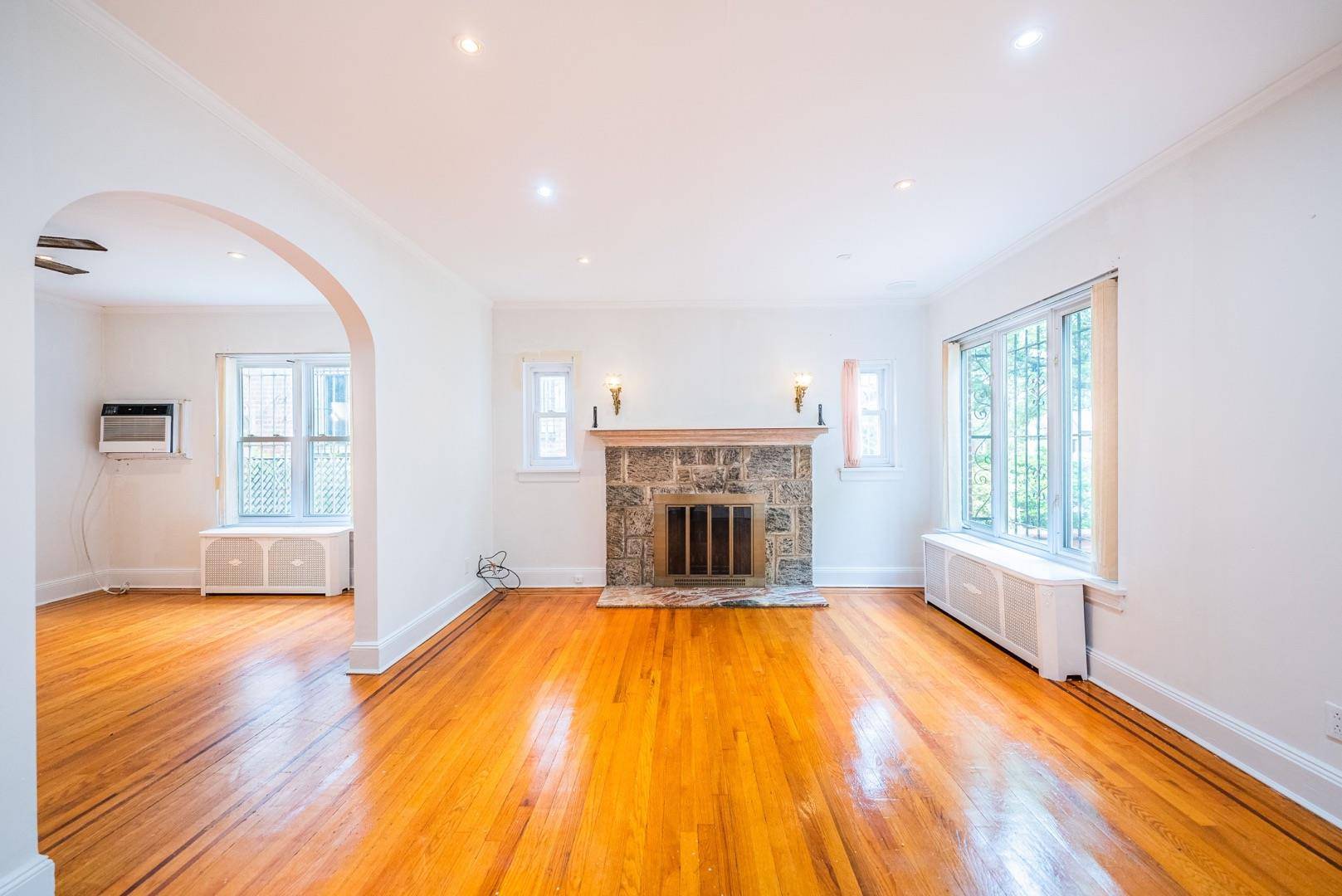 Rego Park, NY 11374,6419 Fitchett ST