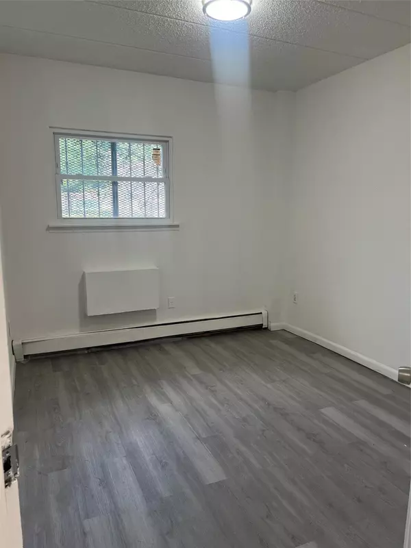 Bronx, NY 10459,889 E 169th ST