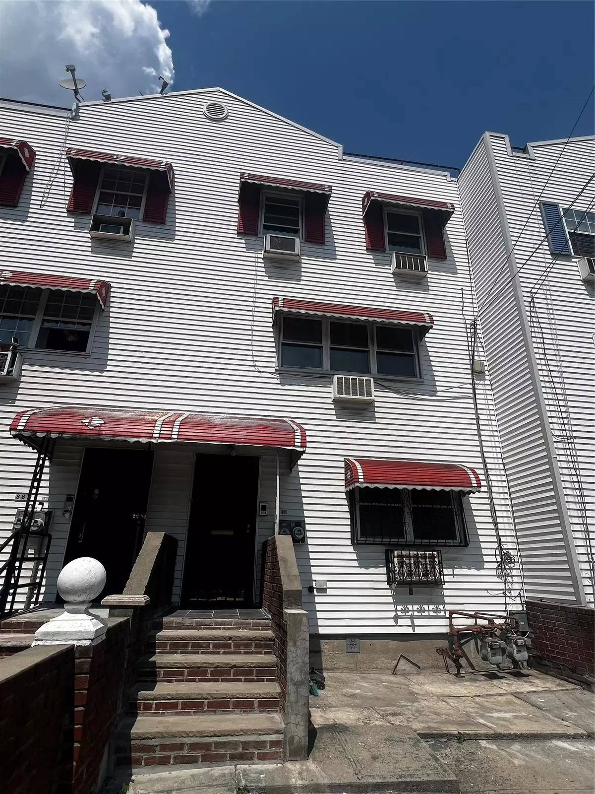 Bronx, NY 10459,889 E 169th ST