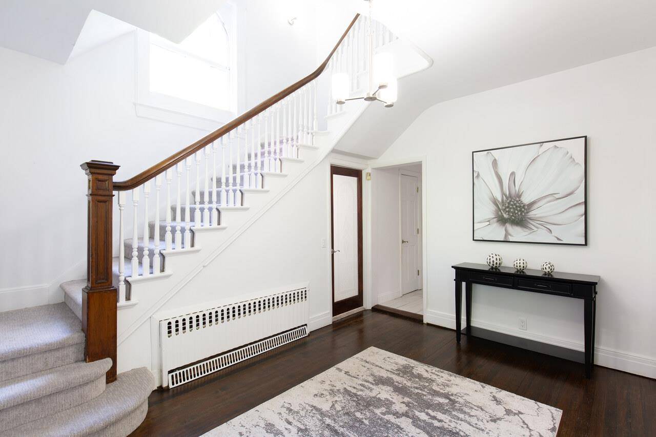 Tarrytown, NY 10591,557 Martling AVE