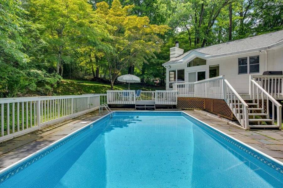 205 Radcliff DR, Nyack, NY 10960