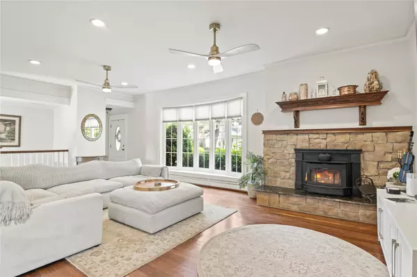 Locust Valley, NY 11560,105 Midway AVE