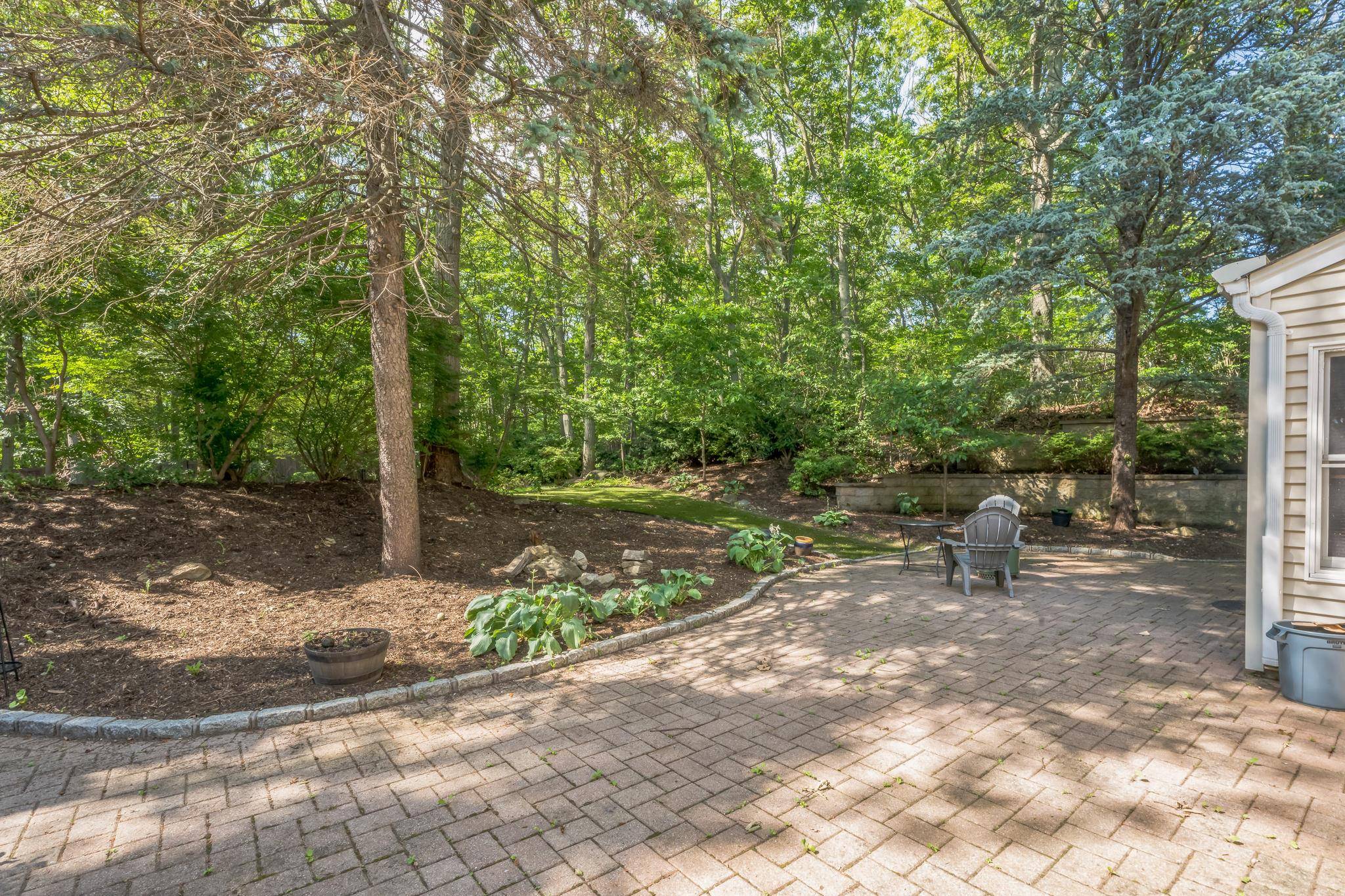 Elwood, NY 11743,23 Whistler Hill LN