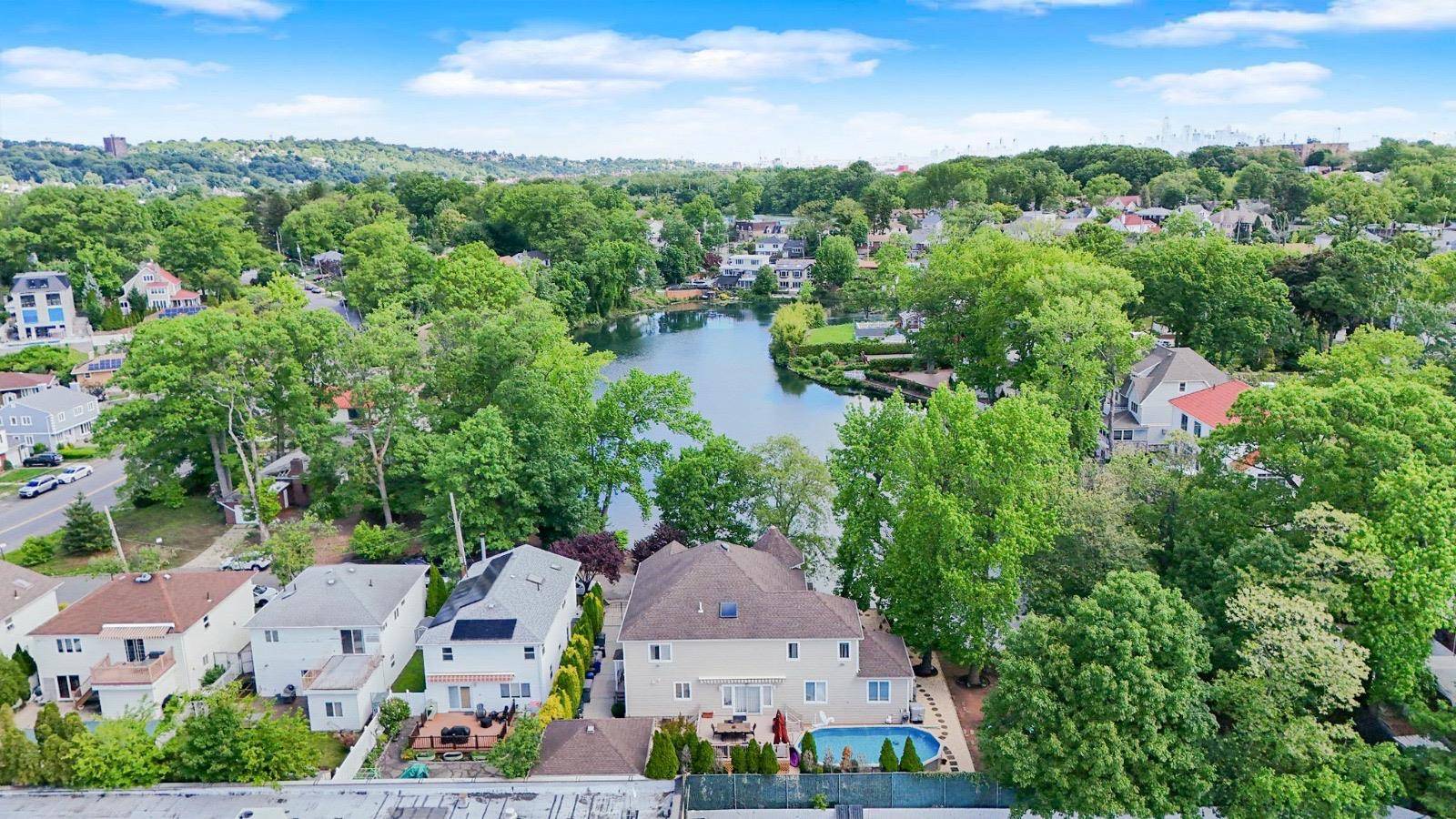 Staten Island, NY 10305,66 Normalee RD