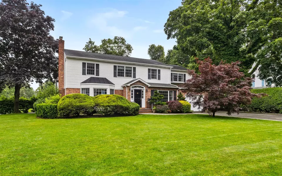 42 Locust ST, Garden City, NY 11530