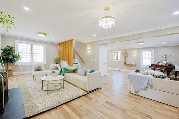 Douglaston, NY 11363,351 Hollywood AVE