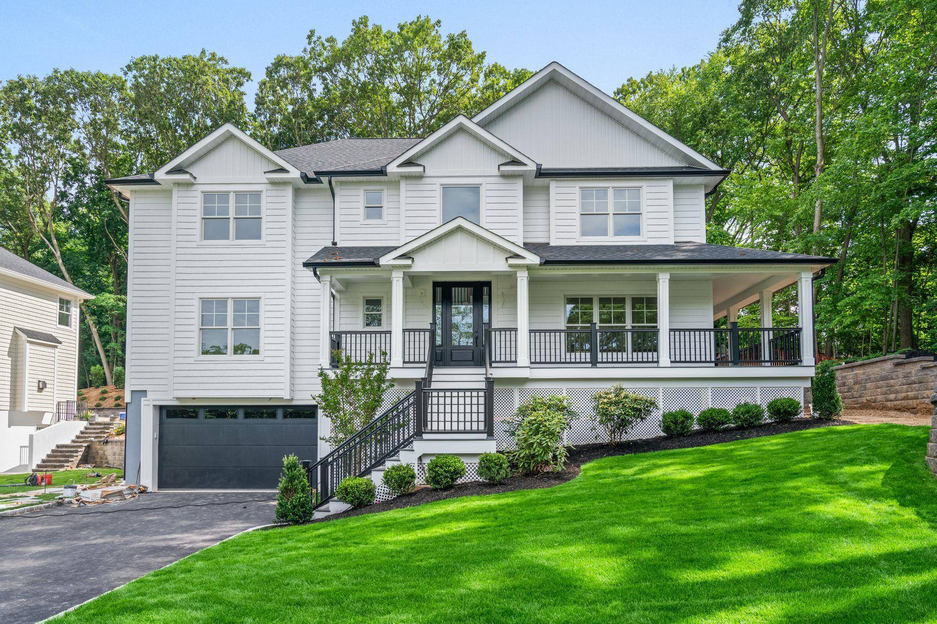 32 Middleville RD #2, Northport, NY 11768
