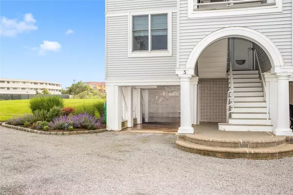 580 Dune RD #5, Westhampton, NY 11978