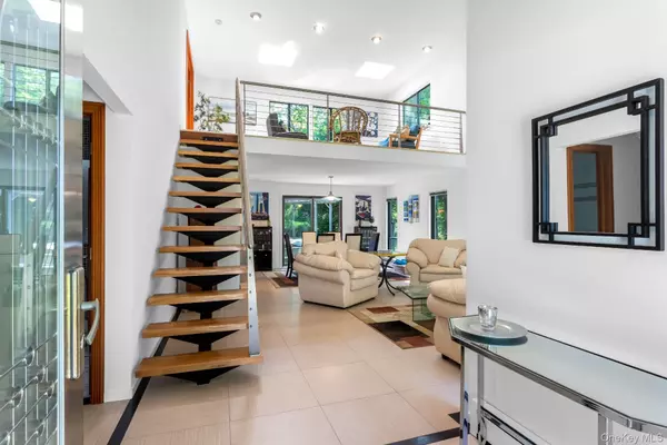 Southampton, NY 11960,6 Strathmore Ct.